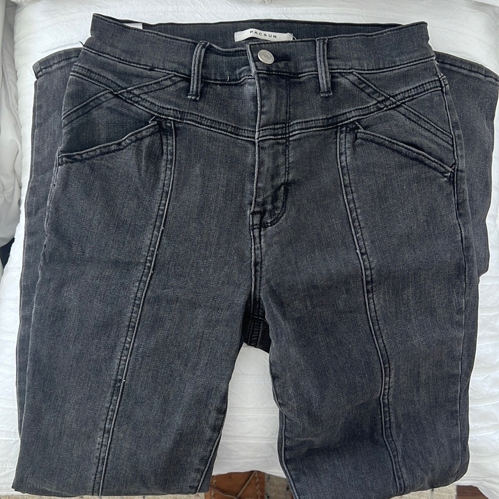 Black skinny jeans with seam details